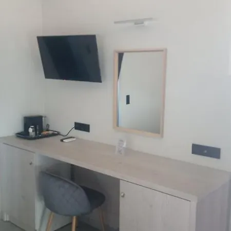 Hotel Aithra *