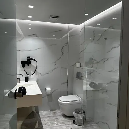 Hotel Aithra *
